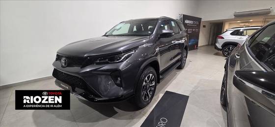 TOYOTA HILUX SW4 2.8 D-4D TURBO DIESEL SRX PLATINUM 4X4 AUTOMÁTICO